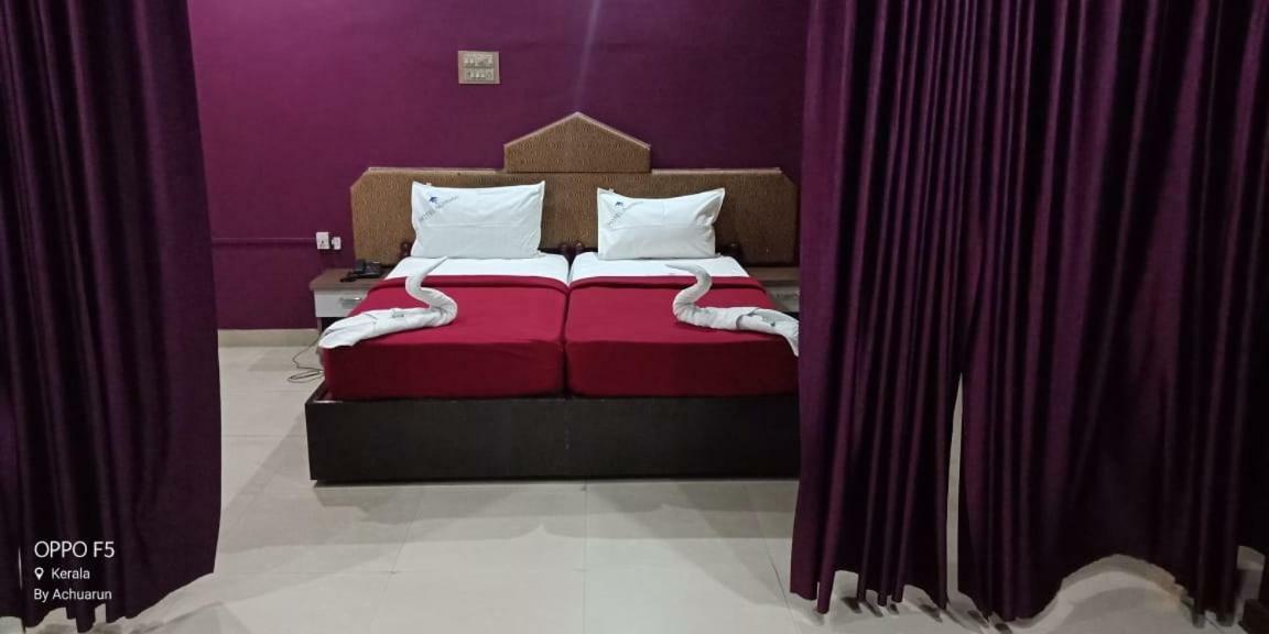 Hotel Nuhman Kondotty Exterior foto